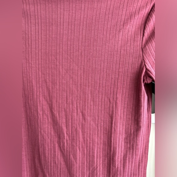 Reitmans high neck ribbed top in raspberry color - Picture 2 of 3